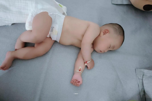 温县孕妇显怀早的原因